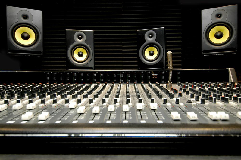 Mesas de mezcla de sonido profesional su evolución en el sector